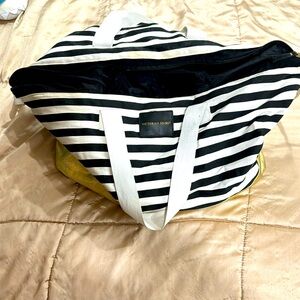 Victoria Secret Duffle W. Makeup Bag